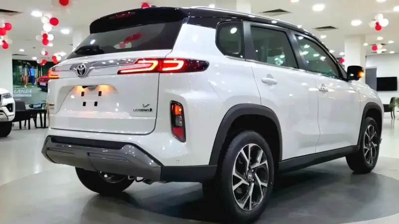 toyota-hyryder-mini-fortuner